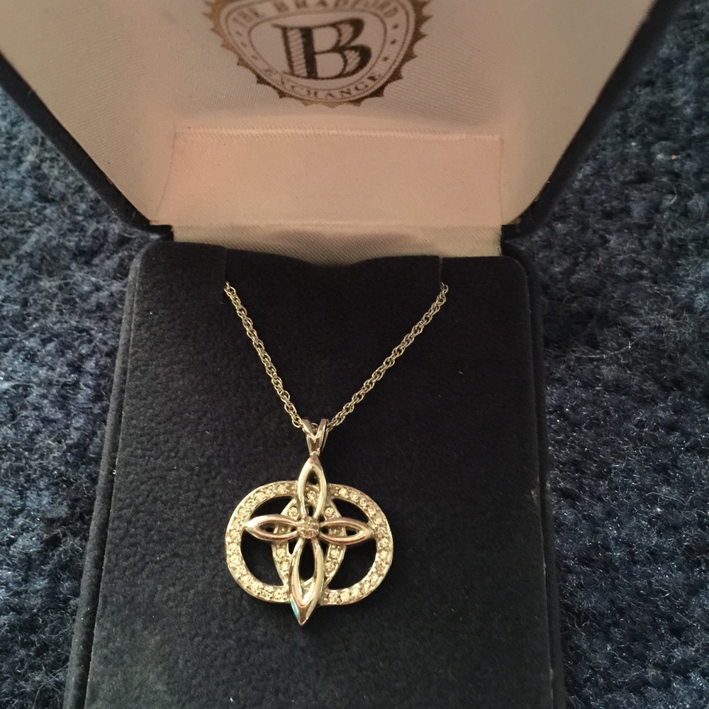 Bradford Exchange🥳HP🥳Cross Necklace - Picture 1 of 1